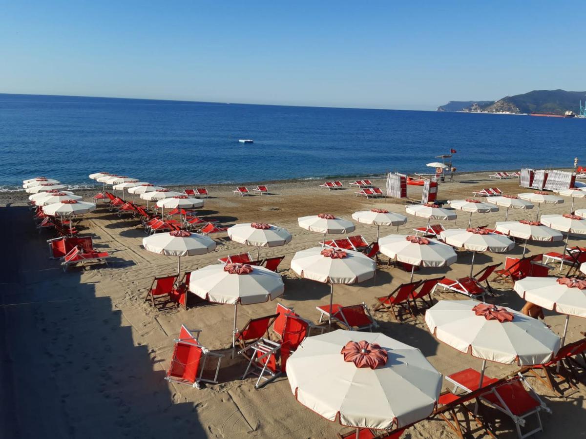 La Casa Del Mare Appartement Savona Buitenkant foto